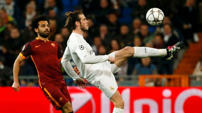 Pemain Real Madrid, Gareth Bale, melawan AS Roma
