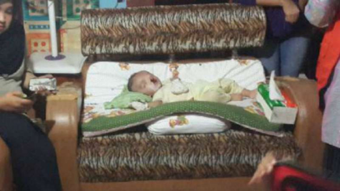 Bayi malang berekor di Kota Makassar Sulawesi Selatan, Kamis (10/3/2016)