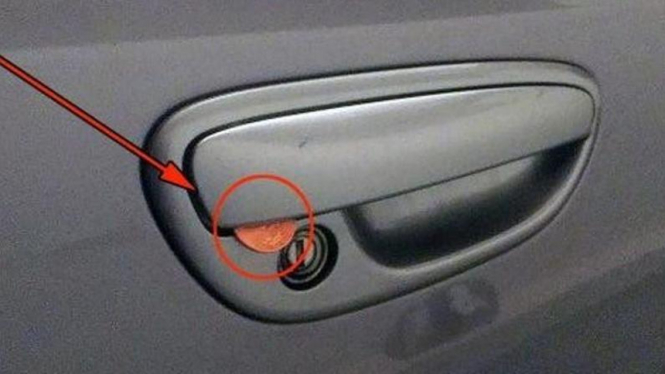 Teknik pencurian mobil dengan koin.