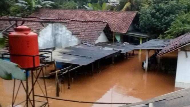 Bencana banjir di Depok Jawa Barat, Kamis (10/3/2016)