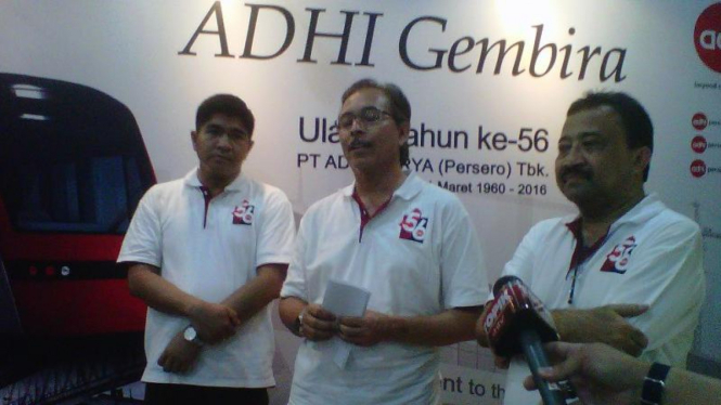 Pimpinan Adhi Karya dalam acara Hari Ulang Tahun Adhi Karya ke-56, di Jakarta, 12/3/2016.