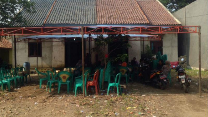 Rumah orangtua AN, di Gang Tower 3, Desa Hegarmukti, Bekasi, Jawa Barat. AN ditembak mati suaminya sendiri, seorang Anggota Brimob, Sabtu 12 Maret 2016