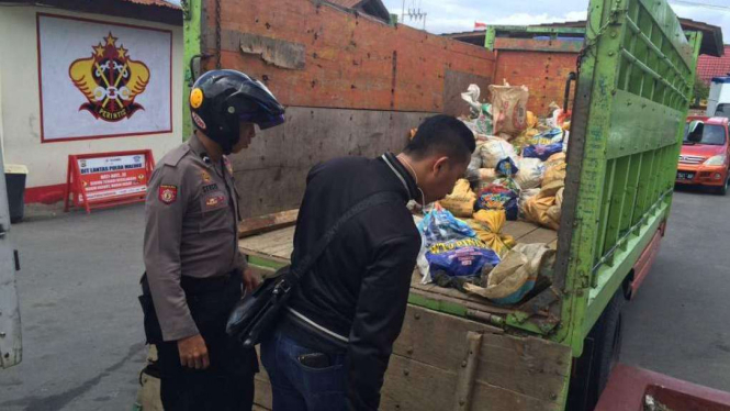 Penyelundupan bahan sianida di Pulau Seram, Maluku digagalkan (12/3/2016)