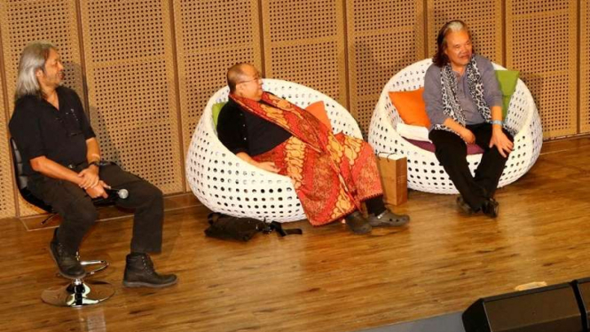 Seno Gumira Ajidarma, Jaya Suprana, dan Arswendo dalam acara diskusi Humor di Jakarta, 11 Maret 2016.