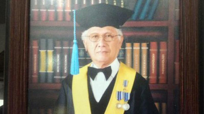Ahli Bahasa Indonesia, Jusuf Syarif Badudu.