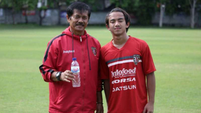 Pelatih Bali United Indra Sjafri dan Muhammad Rafid Habibie