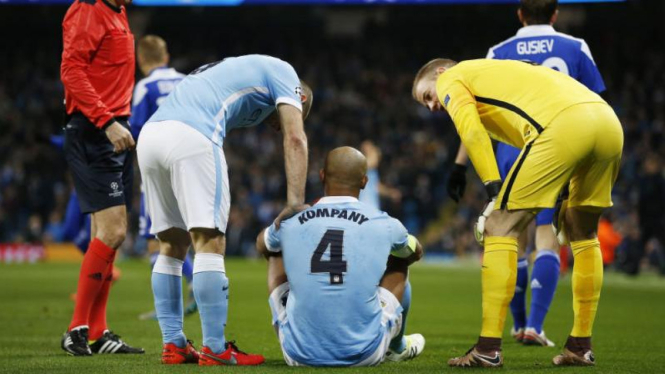 Kapten Manchester City, Vincent Kompany, cedera dalam laga melawan Dinamo Kiev.