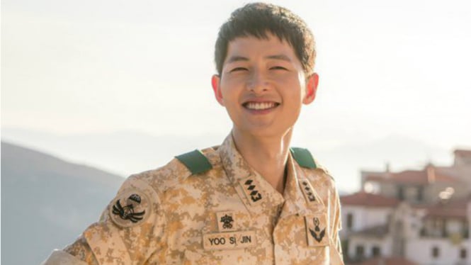 Song Joong Ki dalam drama Descendants of the Sun.