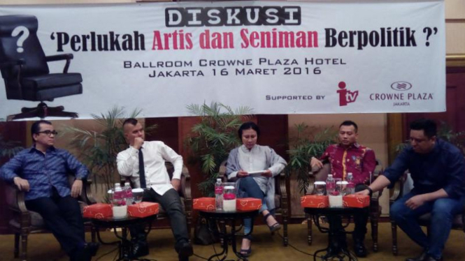 Forum diskusi Perlukah Artis dan Seniman Berpolitik