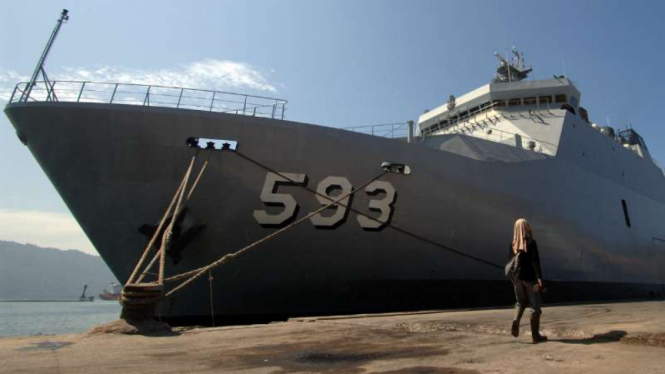 Ilustrasi/Kapal Perang Republik Indonesia (KRI) Banda Aceh 593 yang bersandar di pelabuhan Teluk Bayur Sumatera Barat