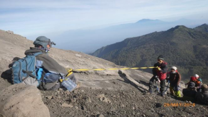 Teamwork sangat dibutuhkan untuk menggapai puncak.