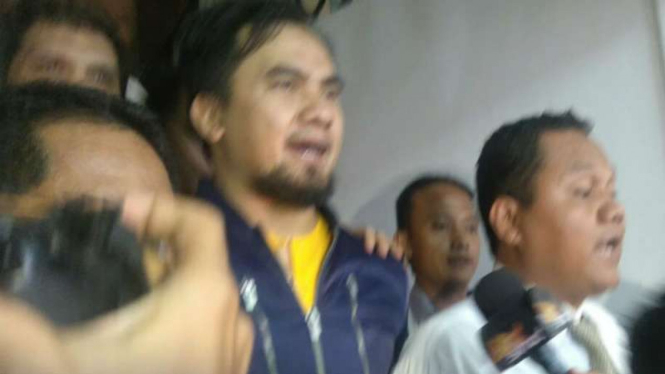 Pedangdut Saipul Jamil usai diperiksa di Polda Metro Jaya, Rabu, 16 Maret 2016.