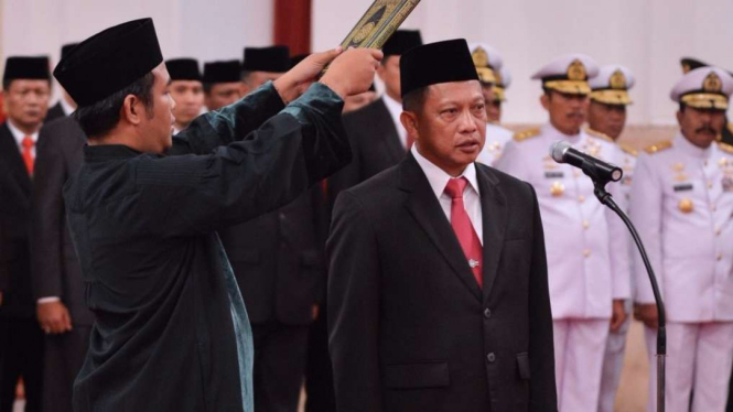 Tito Karnavian saat dilantik menjadi Kepala BNPT di Istana Negara, Jakarta (16/03/16)