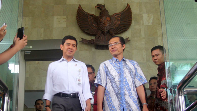 Menteri Pendayagunaan Aparatur Negara dan Reformasi Birokrasi, Yuddy Chrisnandi (kiri), saat mengunjungi kantor KPK.