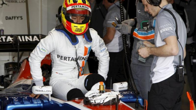  Pembalap Manor asal Indonesia, Rio Haryanto.