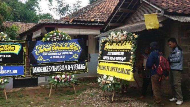Suasana duka di kediaman Kapten Yanto, korban kecelakaan heli TNI AD