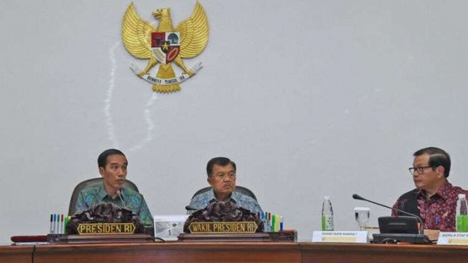 Salah satu satu momen saat Presiden Jokowi memimpin Rapat Kabinet Terbatas, Jakarta