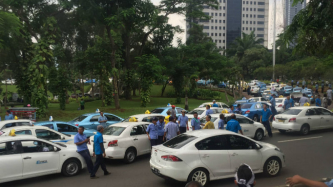 Demo ribuan sopir taksi di Jakarta