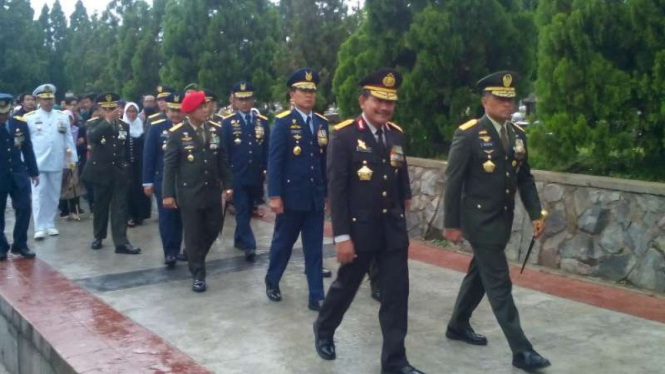 Panglima TNI Jenderal Gatot Nurmantyo dan Kapolri Jenderal Badrodin Haiti di TMP Kalibata