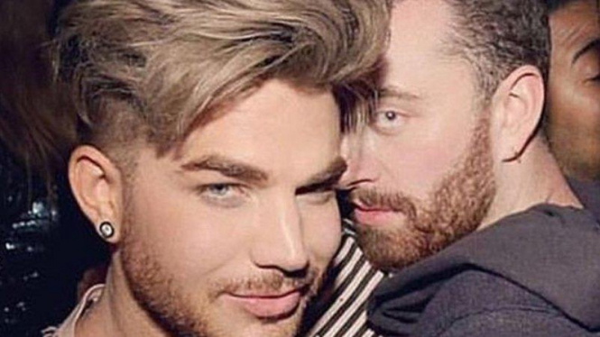 Adam Lambert dan Sam Smith berpose bersama