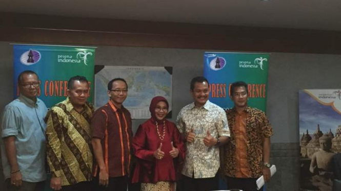  Deputi BP3N Kementerian Pariwisata, Esthy Reko Astuty (tengah) dalam konferensi pers di Jakarta, Rabu, 23 Maret 2016. 