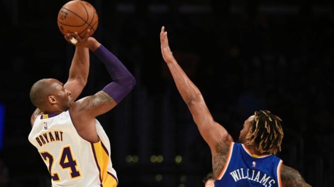 Forward Los Angeles Lakers, Kobe Bryant (kiri).