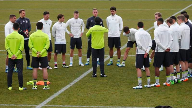 Timnas Jerman dalam sesi latihan.