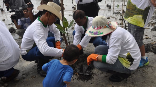 Pertamina Refinery Unit VII Kasim/Sorong menanam 25.000 pohon mangrove