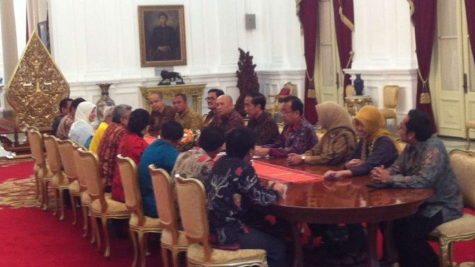 Jokowi terima Forum Doktor Politik UI termasuk Connie Rahakundini di Istana Merdeka Jakarta (28/3/2016)