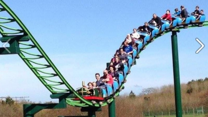 Rollercoaster di The Big Sheep di taman hiburan di Bideford, Devon, Inggris.