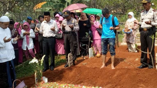 Pemakaman Ratnita yang dibunuh suami sendiri 