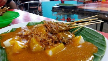 Menu sate Padang di Sate Nasional, Medan.