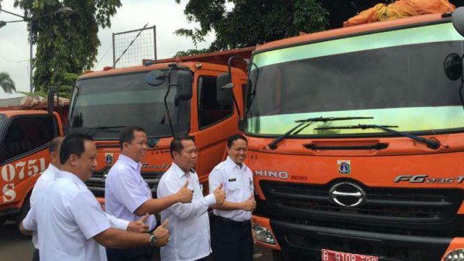 Pemprov DKI hibahkan truk sampah ke Pemkot Bekasi