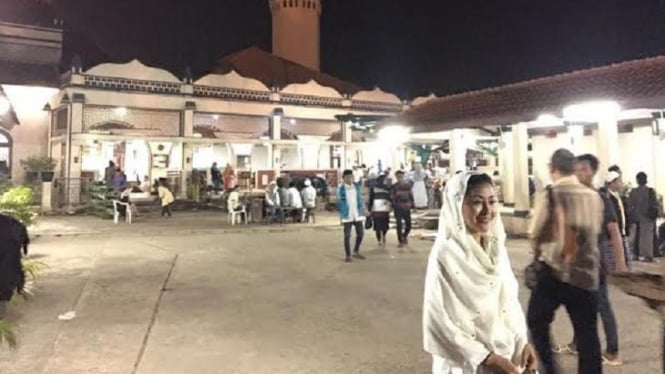 Wanita Emas di Masjid Luar Batang