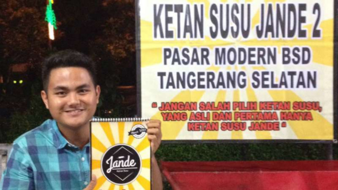 Harpa Ranusono (25), penggagas kuliner Ketan Susu Jande di Bogor Jawa Barat.