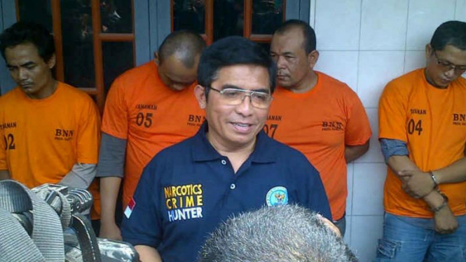Direktur Prekusor dan Psikotropika BNN, Brigadir Jenderal Polisi Anjan Pramuka Putra, di lokasi penggerebekan industri rumahan narkotik di Medan pada Jumat, 1 April 2016.