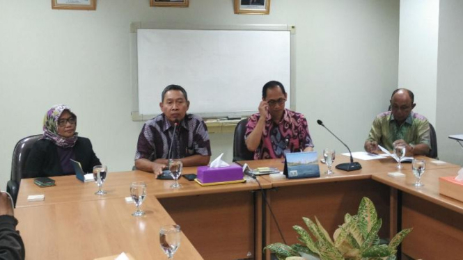 Direktur Utama PT Berantas Abipraya, Bambang Esti Marsono, saat memberikan keterangan terkait pemberhentian sementara pejabat PT Berantas Abipraya.