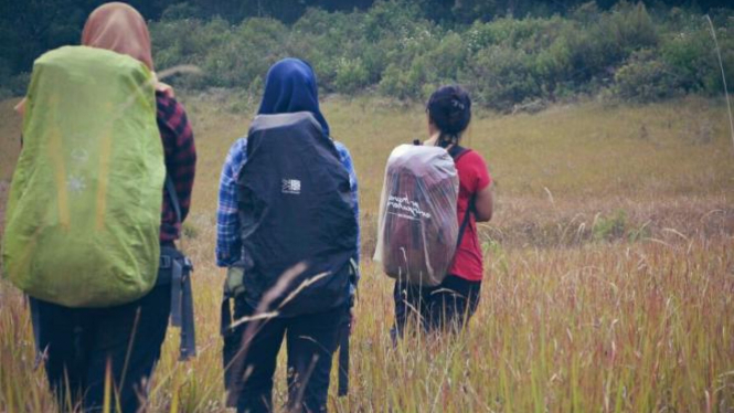 Pendakian ke Bukit Tegal Panjang bersama kawan sehobi.