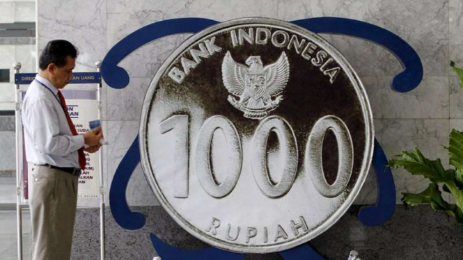 Ilustrasi/Contoh uang logam koin seribu rupiah di gedung Bank Indonesia