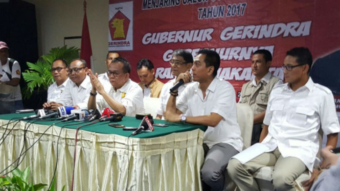 Mohamad Sanusi (kedua dari kanan) saat mengikuti proses penjaringan calon gubernur DKI Jakarta dari Partai Gerindra.