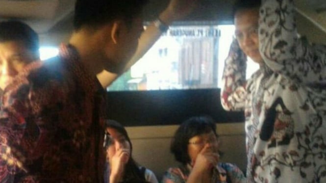 Gubernur DKI Jakarta naik Kopaja AC