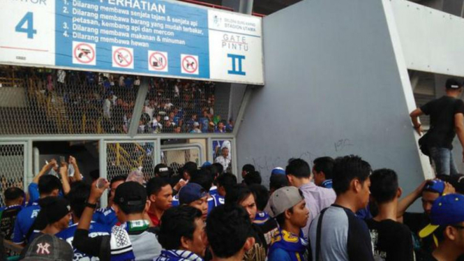 Suporter Persib Bandung di Stadion Utama Gelora Bung Karno