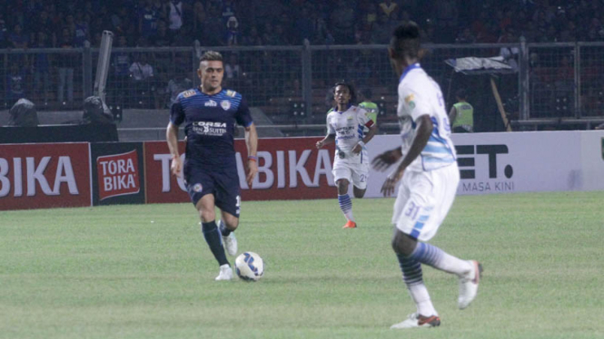 Laga Arema Cronus kontra Persib Bandung