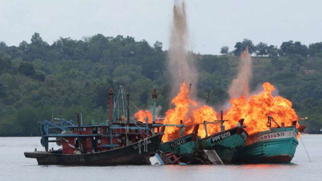 Masalah-masalah kemaritiman sudah menjadi sorotan publik, di antaranya kasus peledakan dan penenggelaman kapal asing pencuri ikan, perbudakan dalam industri perikanan milik Thailand di Benjina, hingga penculikan anak buah kapal Indonesia di Filipina.