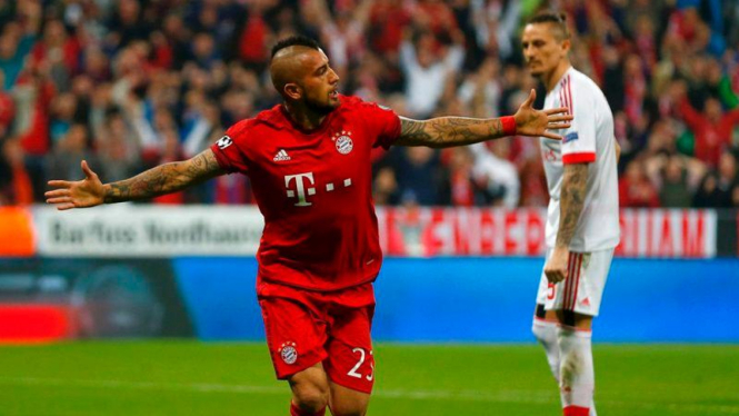 Pemain Bayern Munich, Arturo Vidal, usai cetak gol