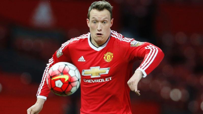 Pemain belakang Manchester United, Phil Jones.