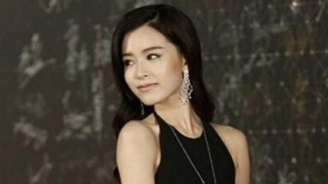  Artis  Hong Kong  Janice Man Tampil Seronok di Karpet Merah