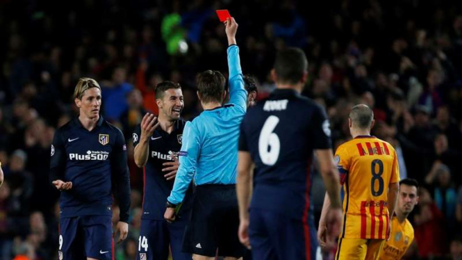 Fernando Torres dikartu merah lawan Barcelona