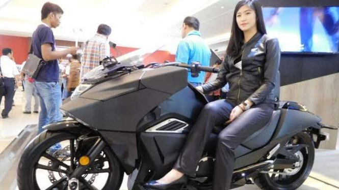 Honda NM4 Vultus 