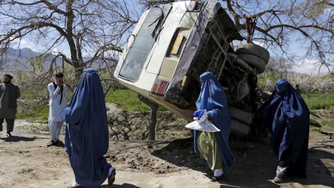 Bom mobil minibus di Kabul Afghanistan 11 April 2016
